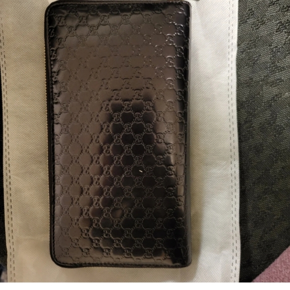 Gucci Large wallet. - Picture 2 of 3